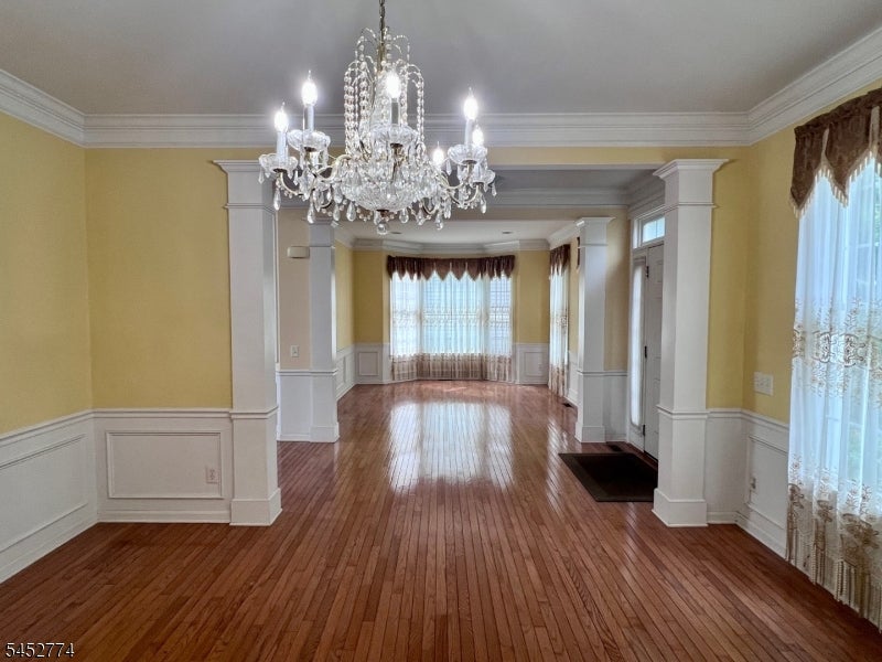 9 Queenberry Way
