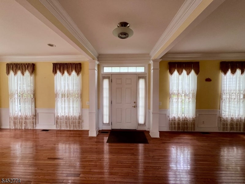 9 Queenberry Way