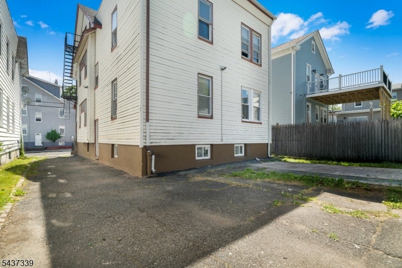 98 Delmar Pl