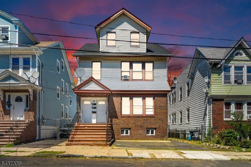 98 Delmar Pl