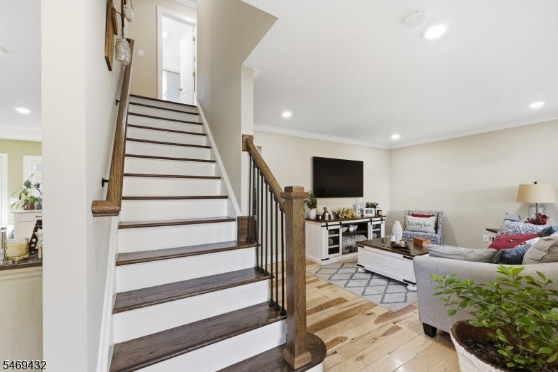 104 Frances Ave