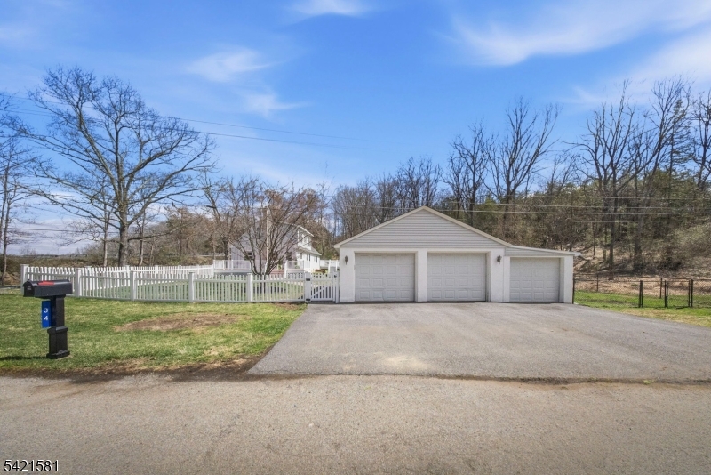 34 Old Middleville Rd