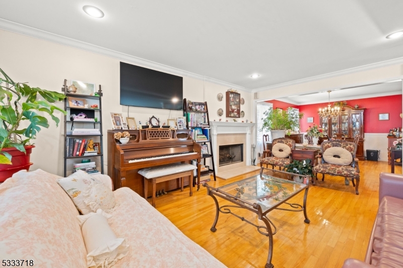 2799 Larchmont Rd