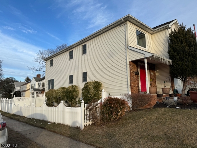 2799 Larchmont Rd