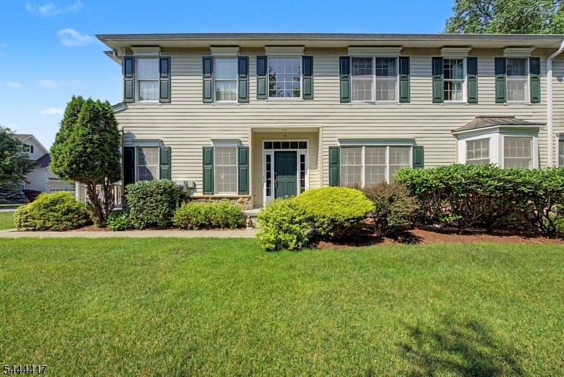 79 MACKENZIE LANE SOUTH