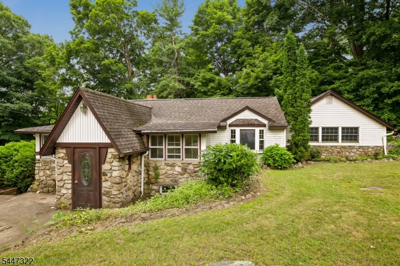 211 Wawayanda Rd