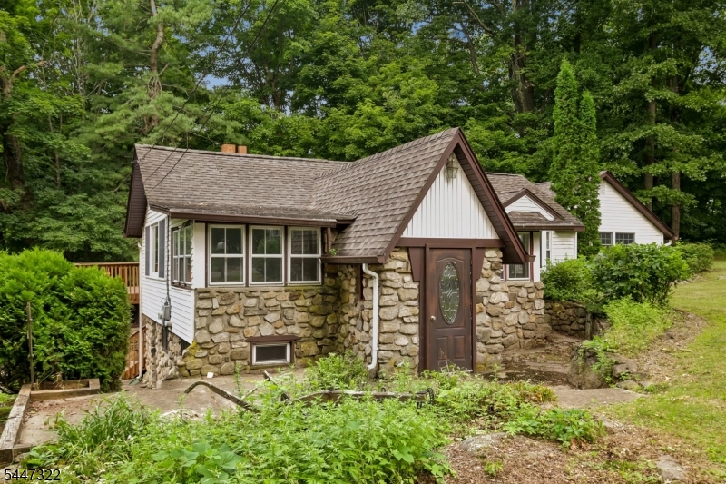 211 Wawayanda Rd