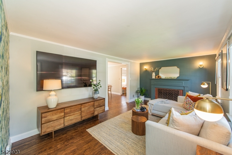 16 Haines Dr