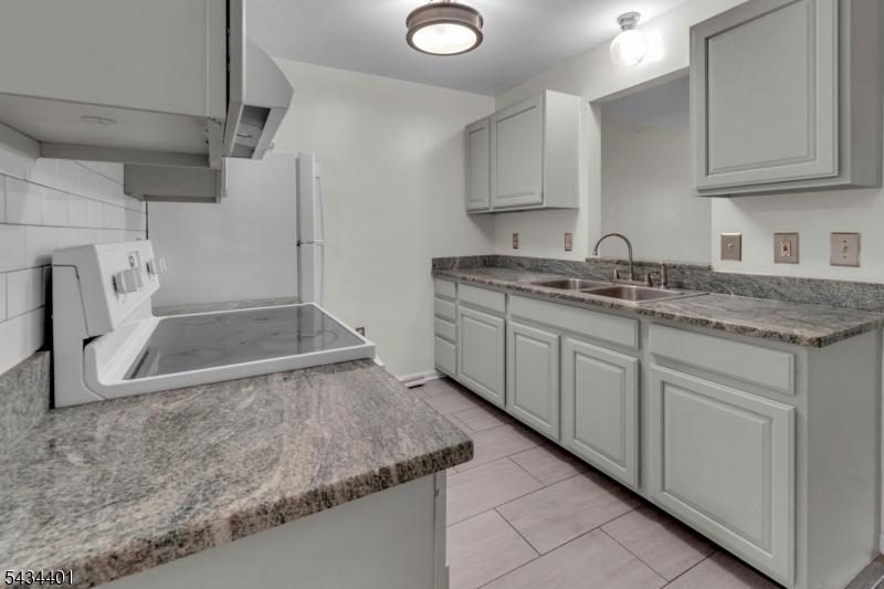 65 Montgomery Ave U2