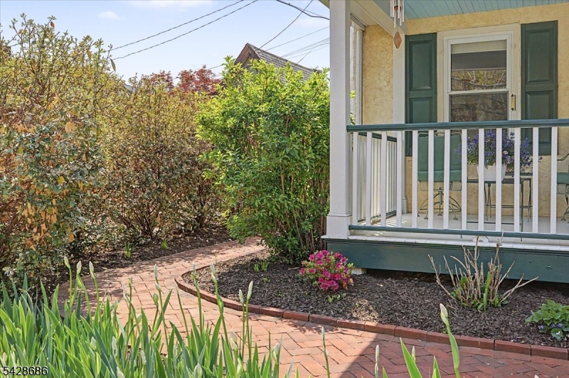 161 N Main St