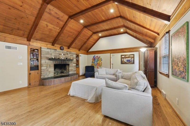 1271 Alicia Ave