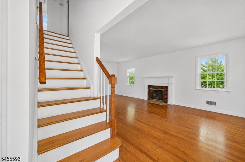 18 Mountainside Dr