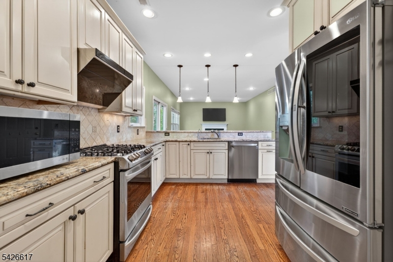 124 York Dr