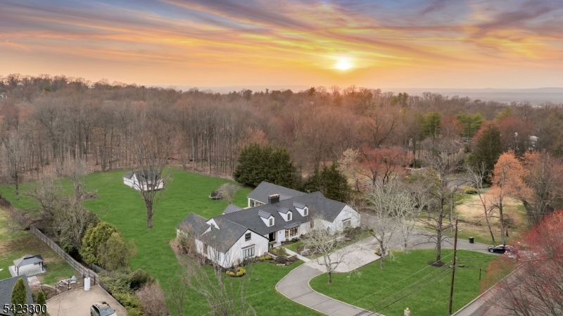 16 E Greenbrook Rd