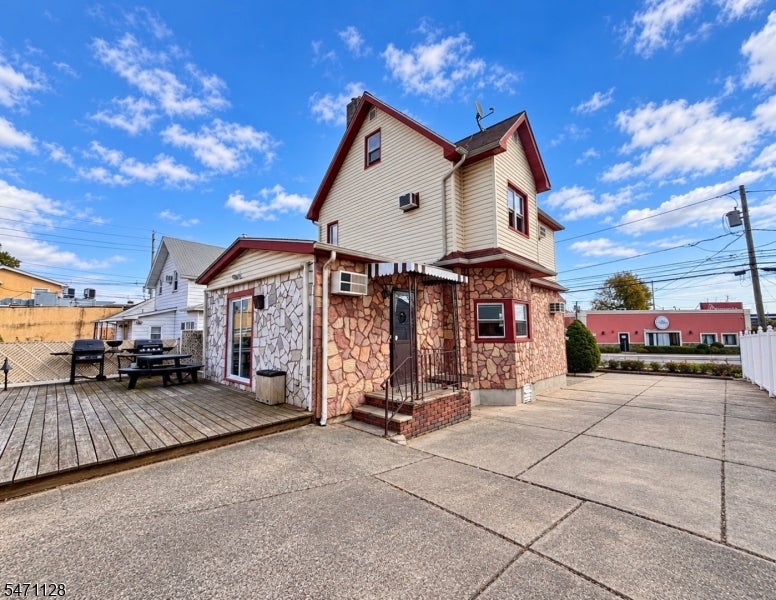15 Enoch St