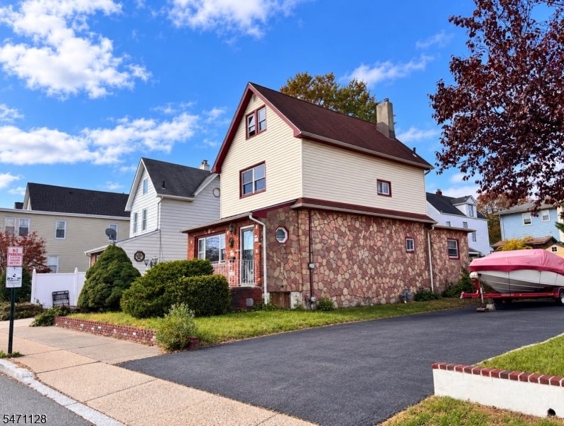 15 Enoch St