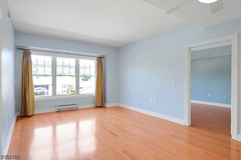 48 S Park St 409