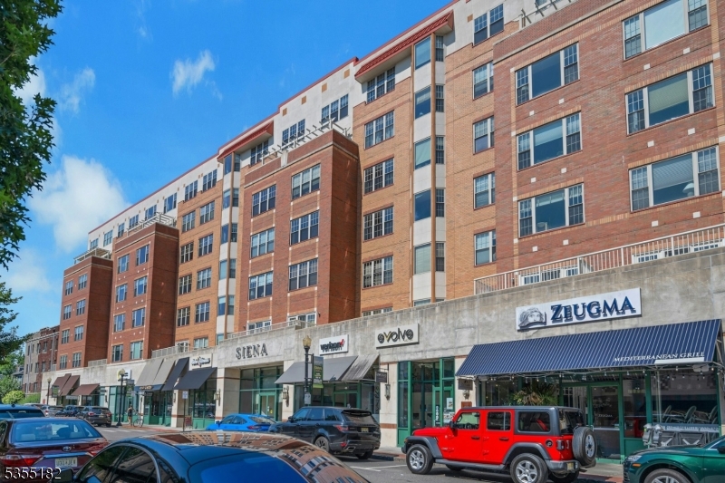 48 S Park St 409