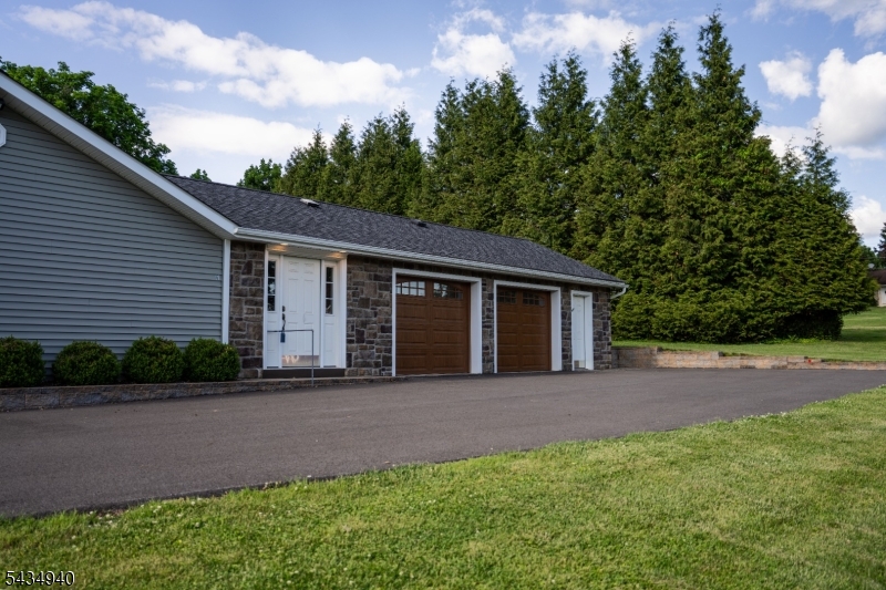 6 Hillside Ln
