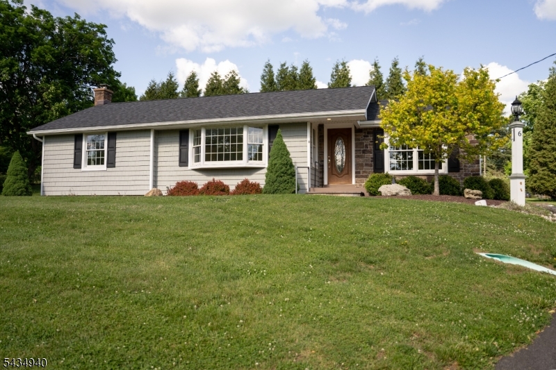 6 Hillside Ln