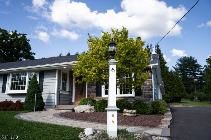 6 Hillside Ln