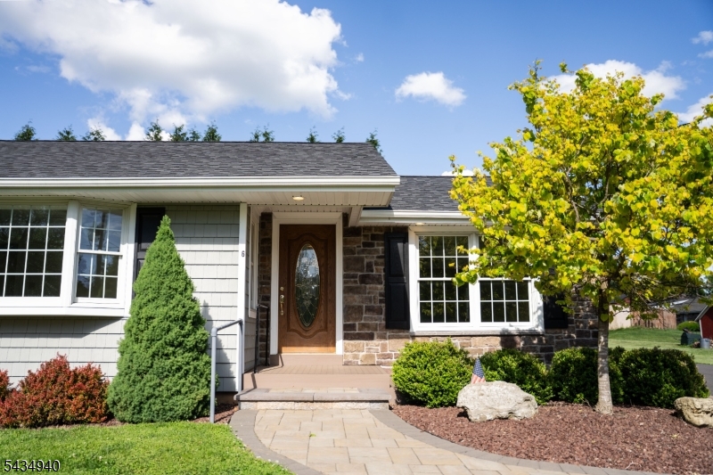 6 Hillside Ln