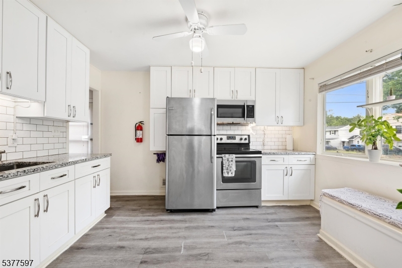 15 Carlson Pl