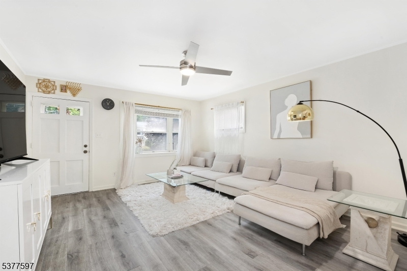 15 Carlson Pl
