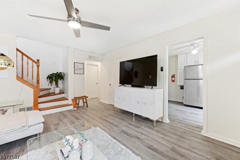 15 Carlson Pl