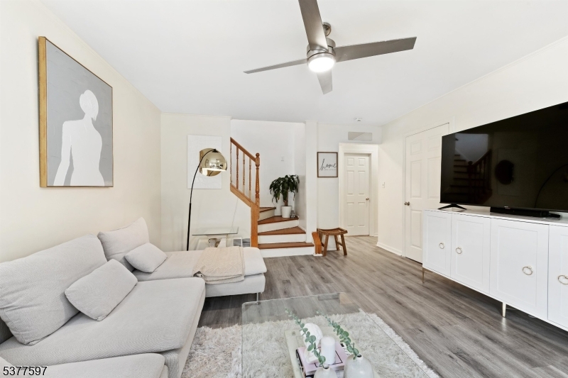 15 Carlson Pl