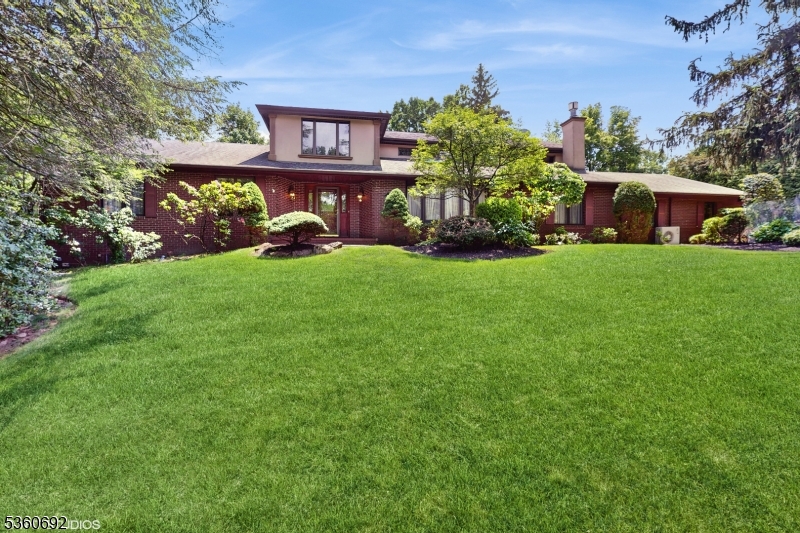 1 Woodmere Ct
