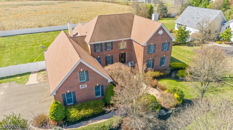 29 Linwood Dr