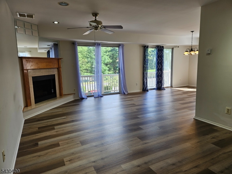 16 Woods Edge Dr