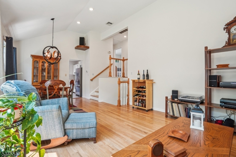 516 Herrick Dr