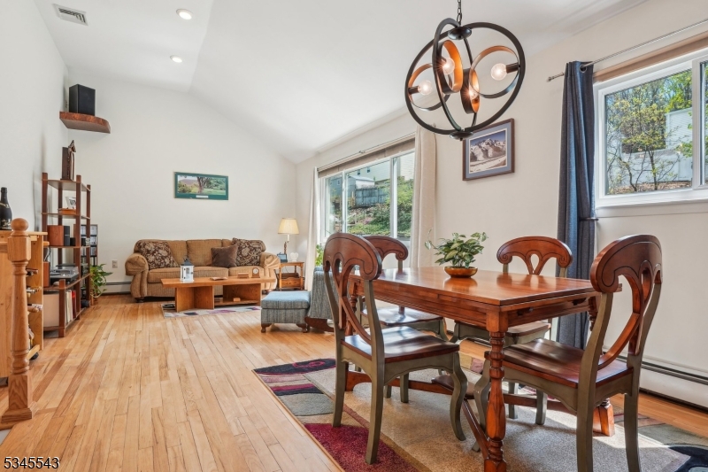516 Herrick Dr
