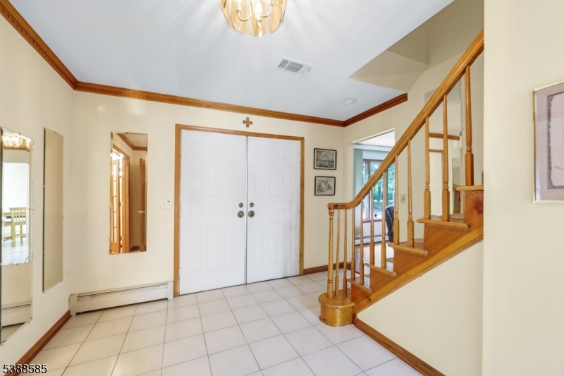 88 Manor Dr