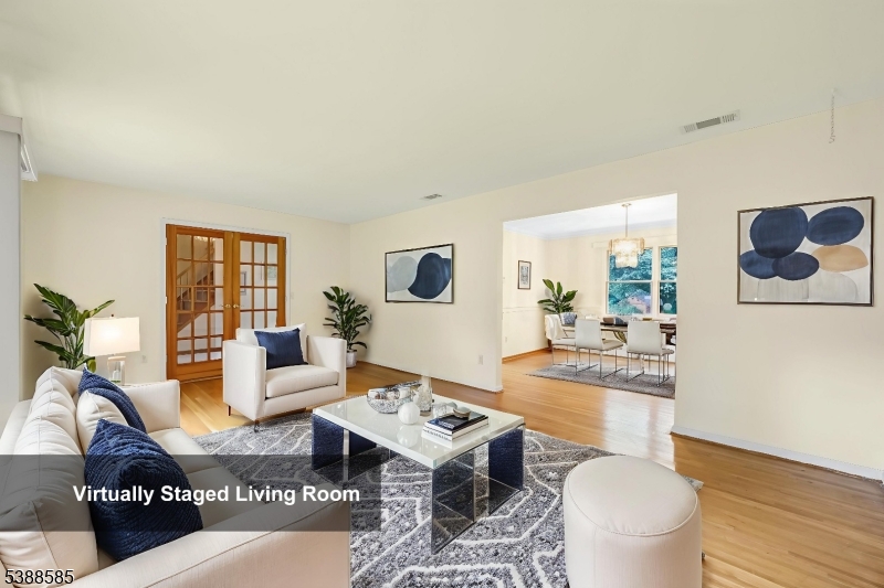 88 Manor Dr