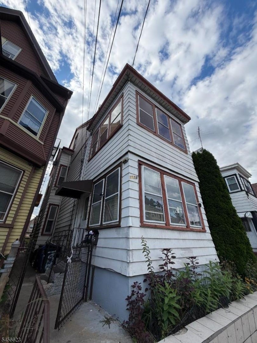 1028 Madison Ave