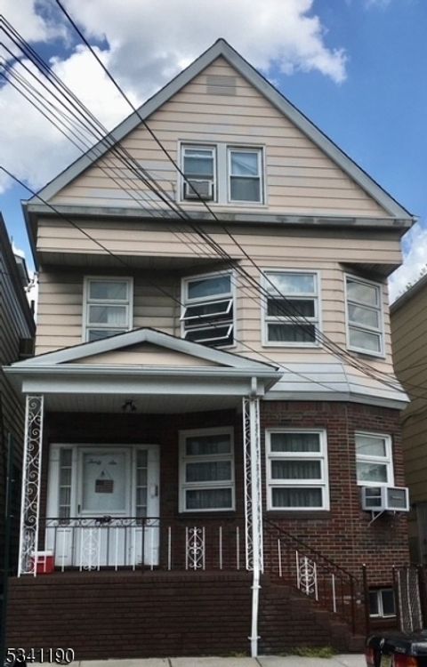 36 6th St Harrison Town NJ 07029
