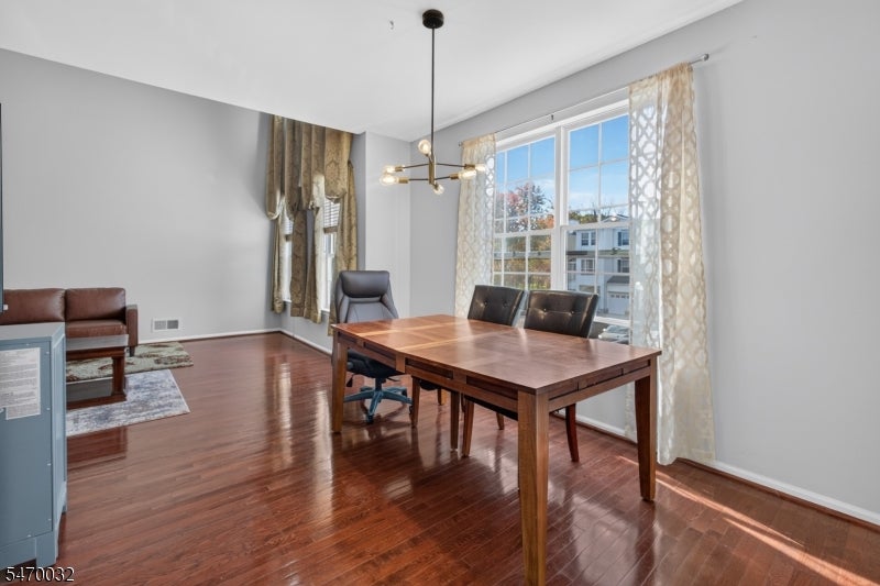 7 Caroline Foster Ct