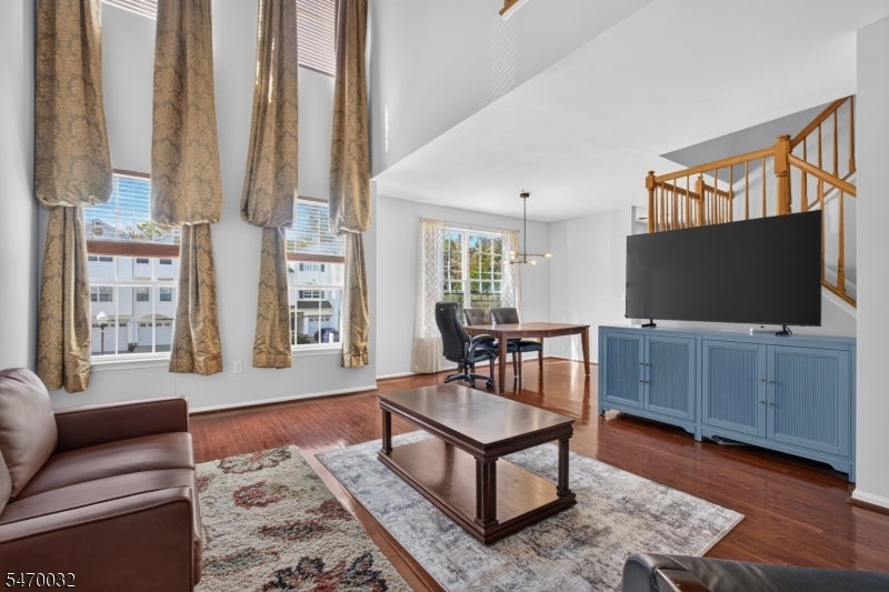 7 Caroline Foster Ct