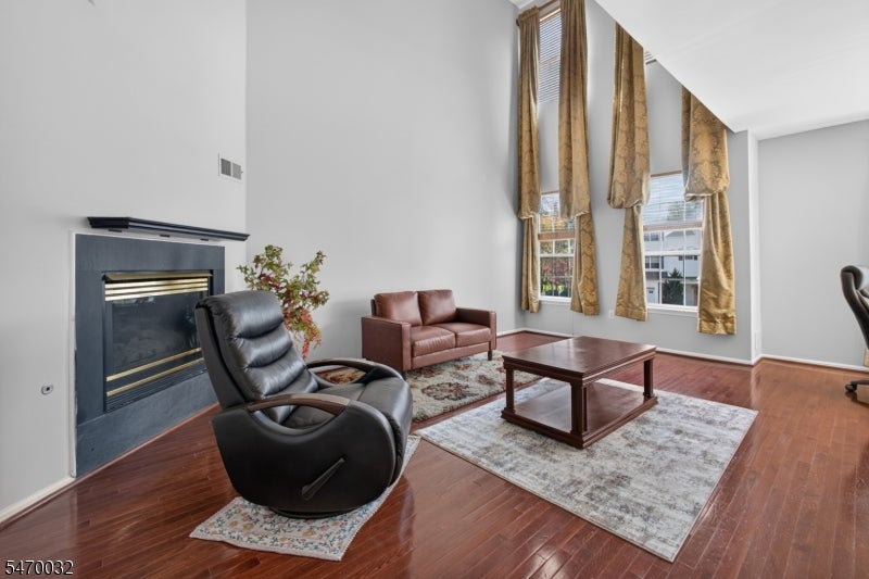 7 Caroline Foster Ct