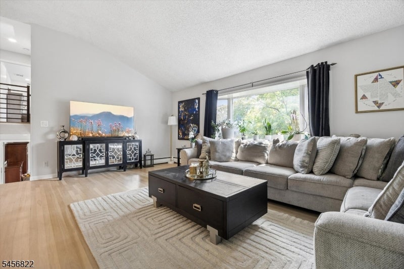 11 Surrey Ln