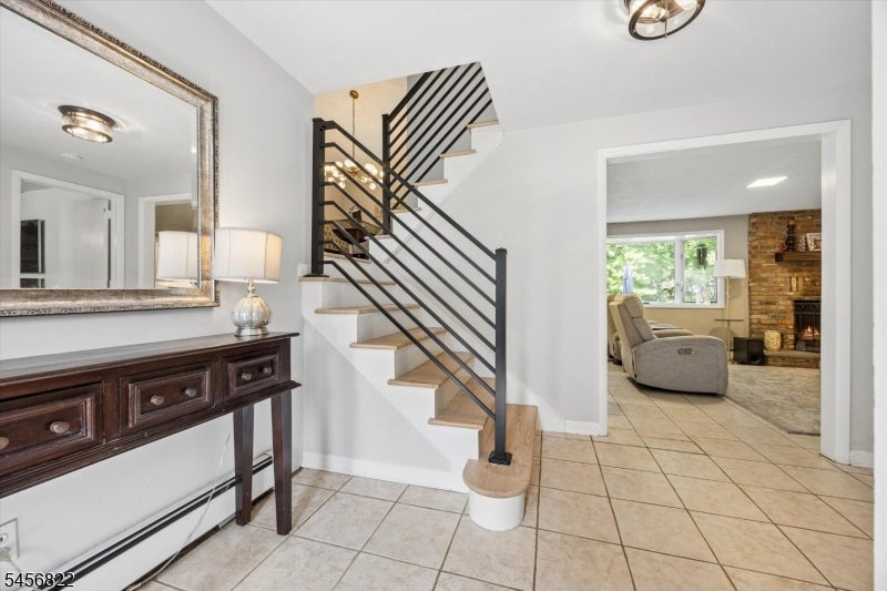 11 Surrey Ln