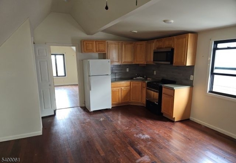 277 Van Nostrand Ave