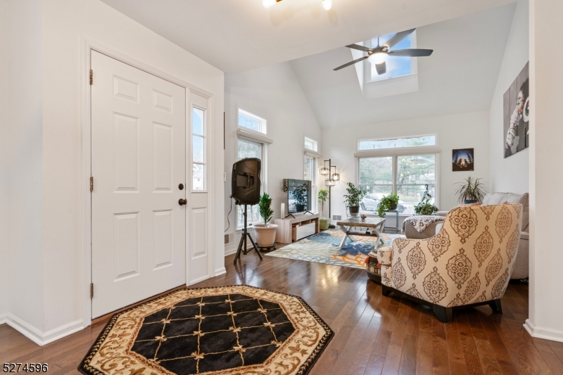 18 Pond Ridge Dr