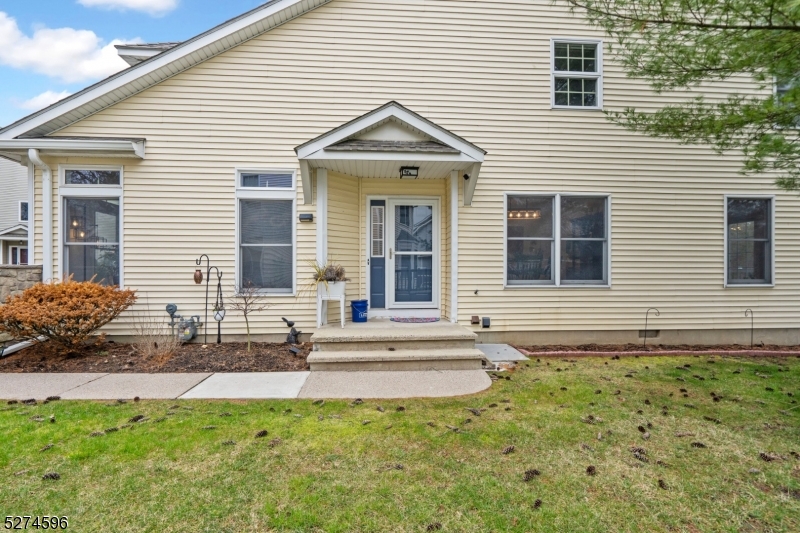 18 Pond Ridge Dr