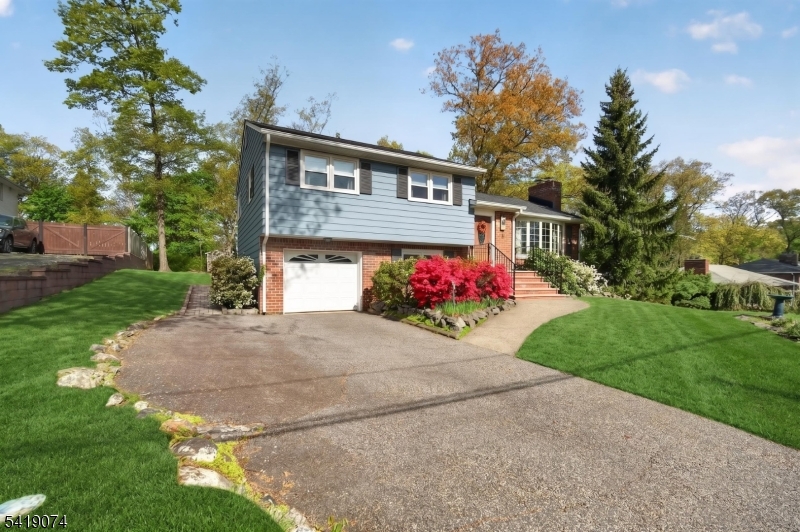 18 Hillcrest Dr