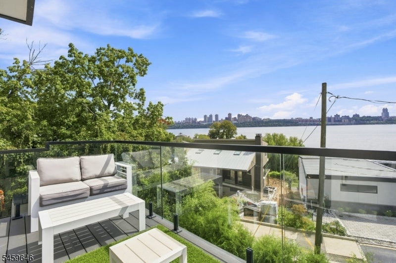 1439 River Rd 1