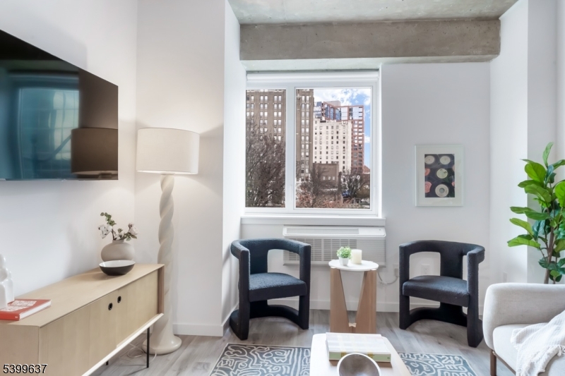 10 Commerce Court 11G